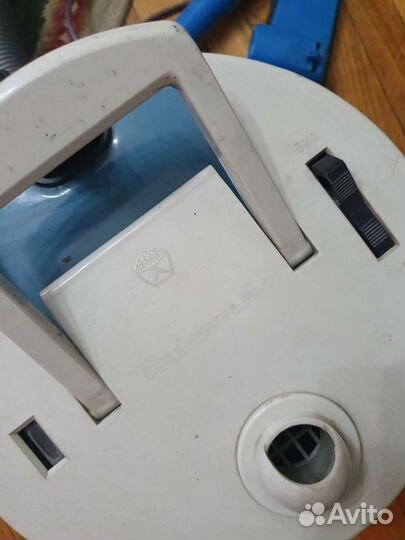 Пылесос Тайфун времен СССР в рабочем состоянии