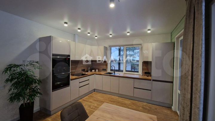 Дом 141 м² на участке 8 сот.