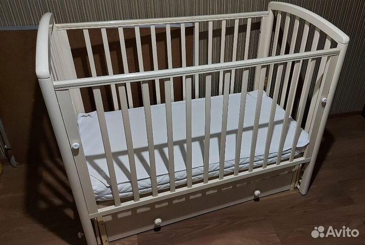 Детская кроватка с маятником Gandylyan