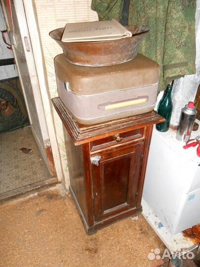 Антикварная тумбочка