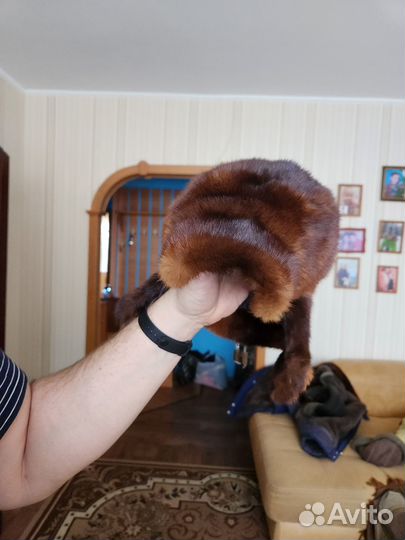 Женские меховые шапки