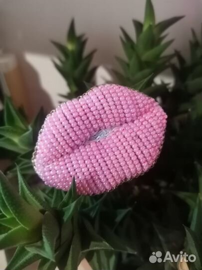 Брошь Пухлые губы