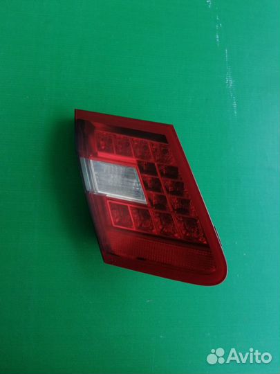 Фонарь зад левый в крышку багажника Mercedes W212