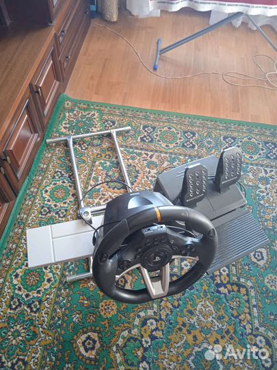 Игровой руль Hori RWA с подставкой