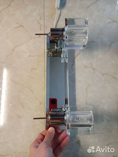 Светильник на стену