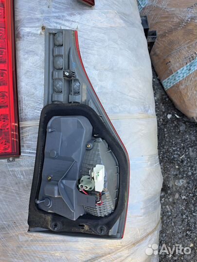 Задние фонари Тойота Эстима 2007 г