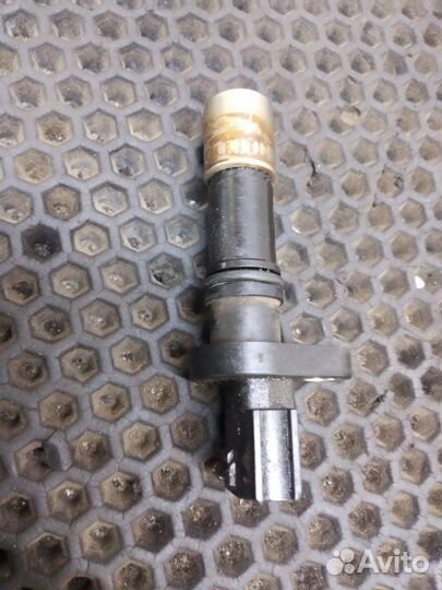 Датчик коленвала Toyota Corolla 150 1ZR 2011