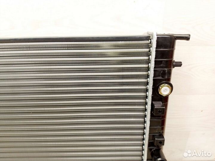 Радиатор охлаждения Opel Omega B
