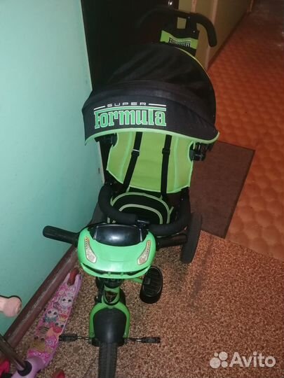 Трехколесный велосипед с ручкой