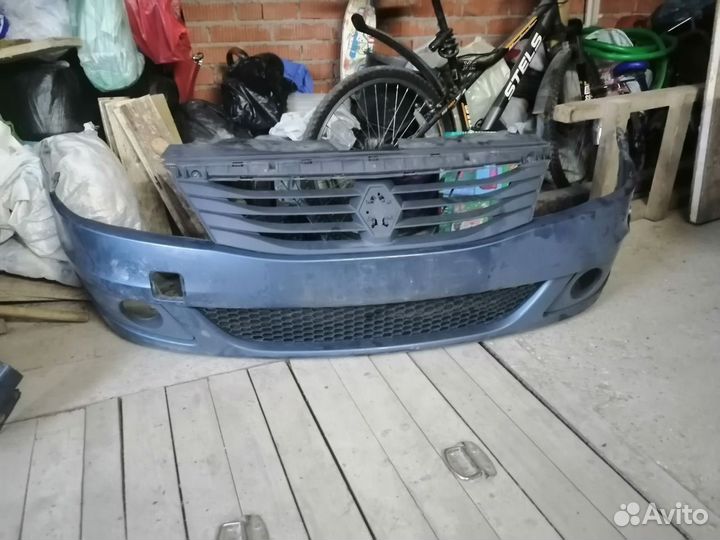 Передний бампер на Renault Logan 1 с птф