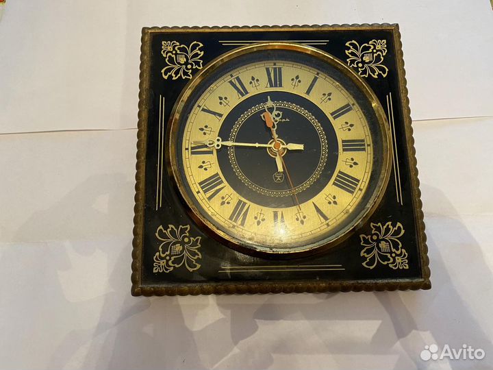 Часы настенные СССР янтарь