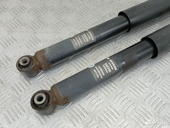 Амортизатор подвески задний Nissan Qashqai J10