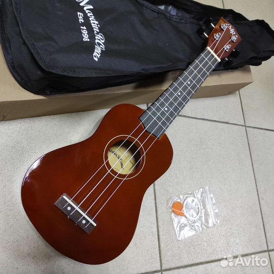 Укулеле сопрано новая с чехлом