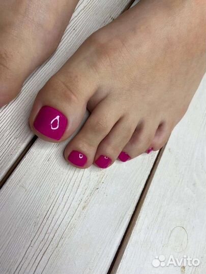 Педикюр с покрытием гель-лаком