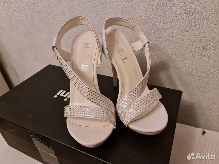 Босоножки женские 35 размер