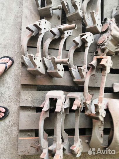 Скобы на все виды суппортов грузовиков