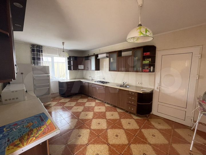 Дом 444,4 м² на участке 7,7 сот.