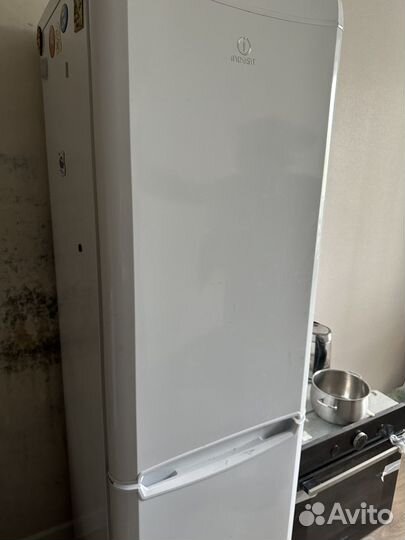 Холодильник бу indesit
