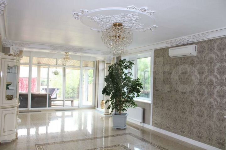 Дом 320 м² на участке 11 сот.