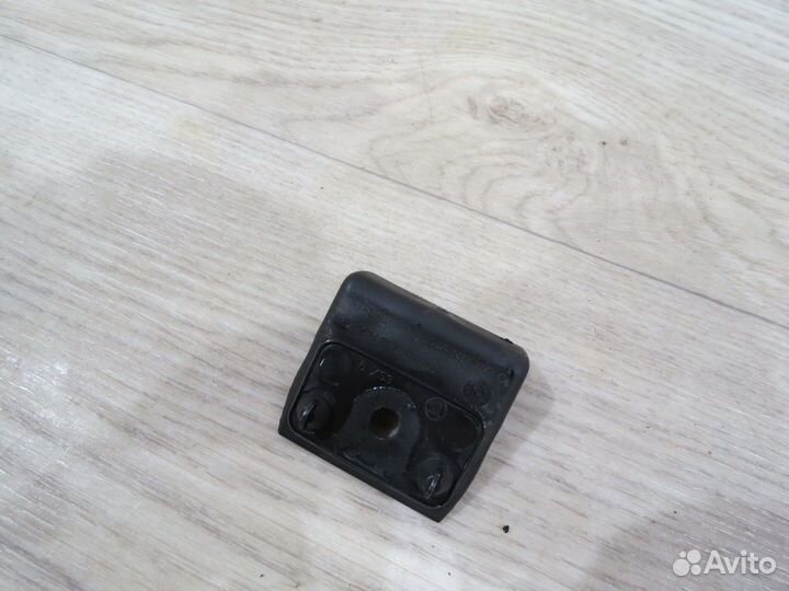 Фиксатор клин Volkswagen Polo