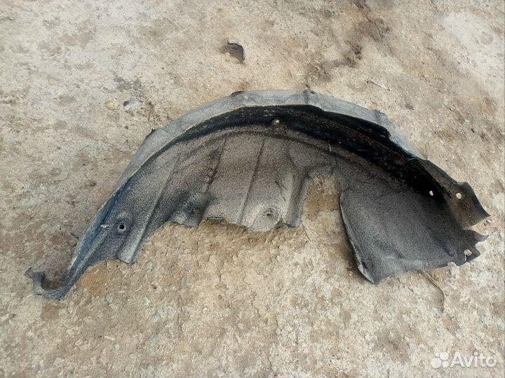 Подкрылок задний левый Toyota Corolla E150