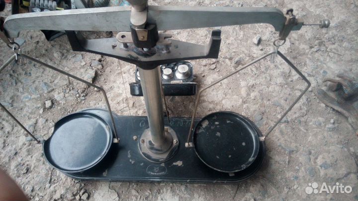 Весы лабораторные советские СССР с набором гирь