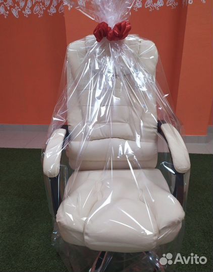 Новое компьютерное офисное кресло