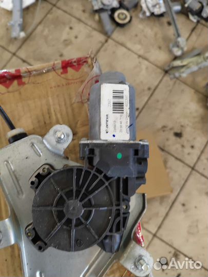 Стеклоподъёмник передний Solaris 1