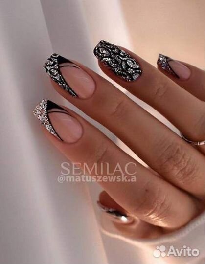 Модель на маникюр