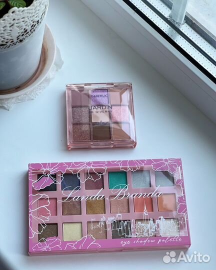 Палетки теней для макияжа глаз новые