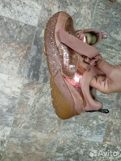 Кроссовки женские 40р