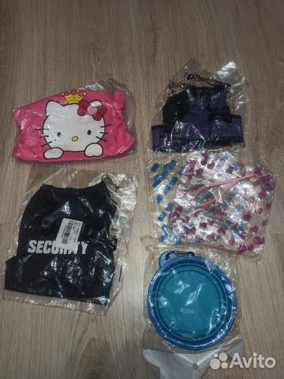 Ошейники, сворка, намордник, игрушки, шлейка шприц