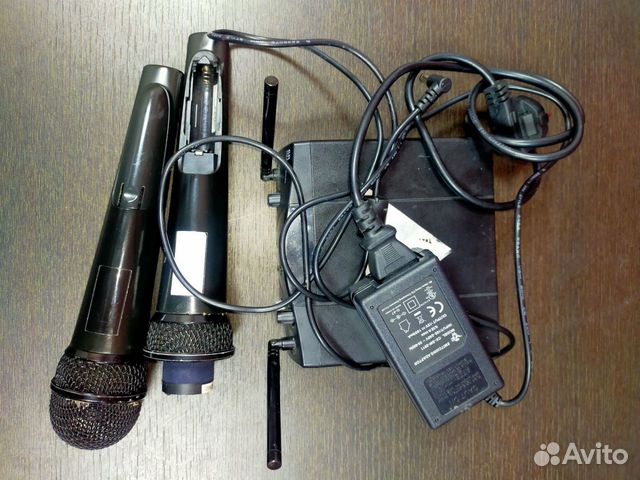Радиомикрофон akg wm40