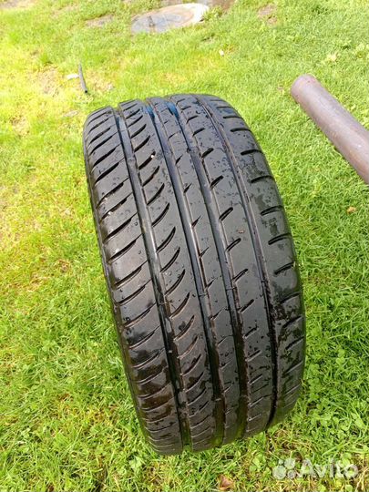 GT Radial Champiro UHP1 245/45 R17