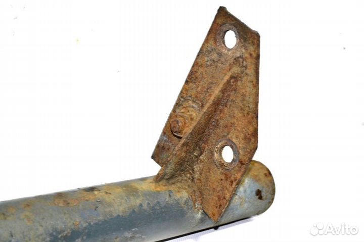 Кронштейн крыла ведущего моста, задний правый merc