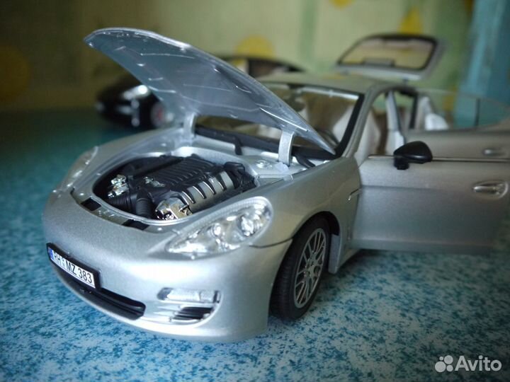 Porsche Panamera 4s silver 1/18