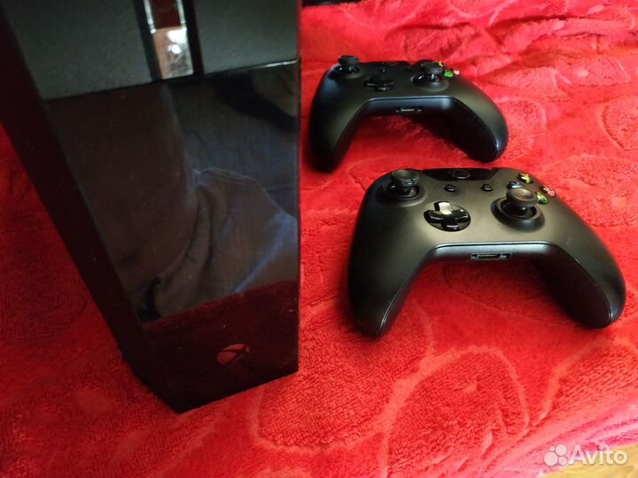 Новый Xbox One c Дисководом + 2 Геймпада