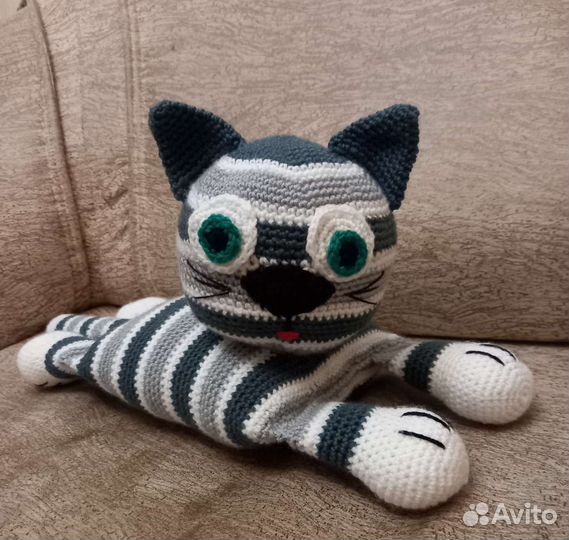 Кот подушечка