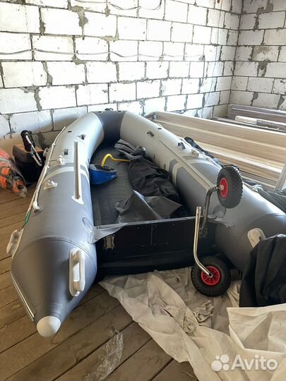 Надувная лодка пвх Gladiator 380 Pro