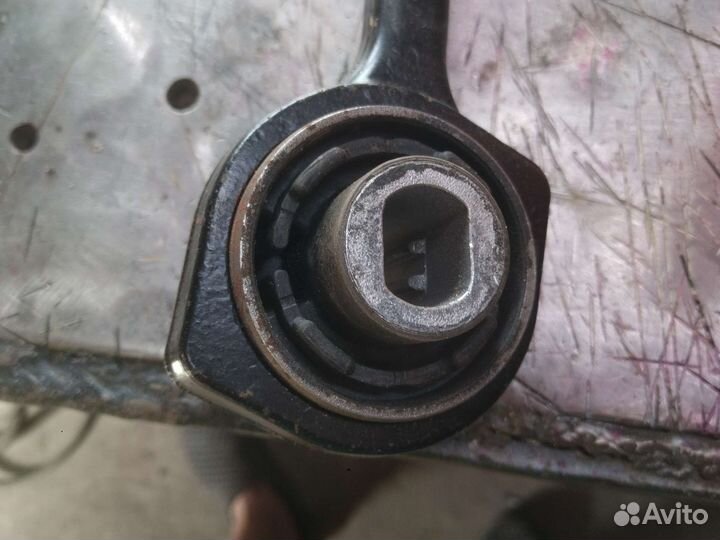 Правый рычаг Мерседес w203