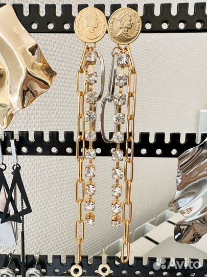 Серьги с цепью и кристалами