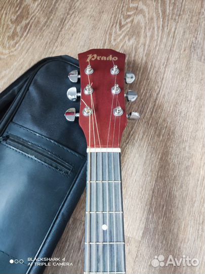 Акустическая гитара