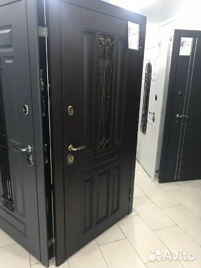 Входная дверь (шпон)