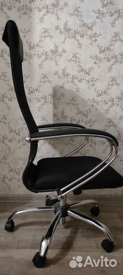 Офисное кресло