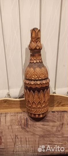 Бутылка стеклянная в дереве