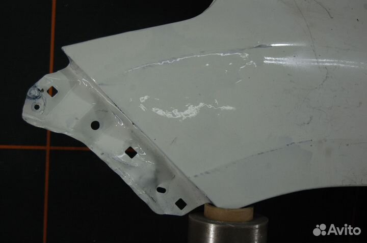 Крыло переднее левое -Toyota Land Cruiser 200