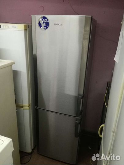 Большой двухкамерный Холодильник стального цвета