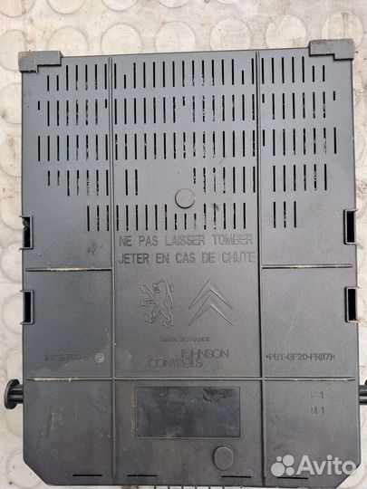 Блок комфорта Peugeot 3008 U5