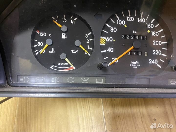 Щиток приборов Mercedes 124