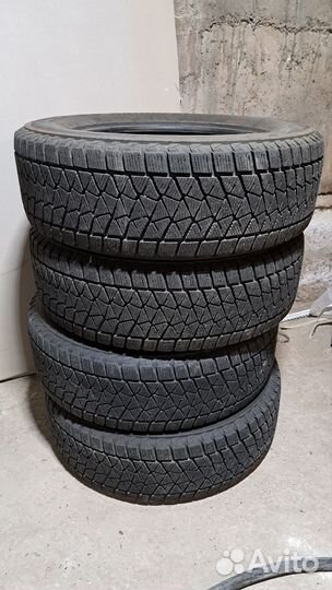 Bridgestone Blizzak DM-V2 225/65 R17
